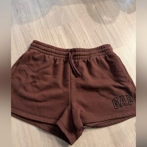 GAP Women's Athletic Shorts in Rich Brown